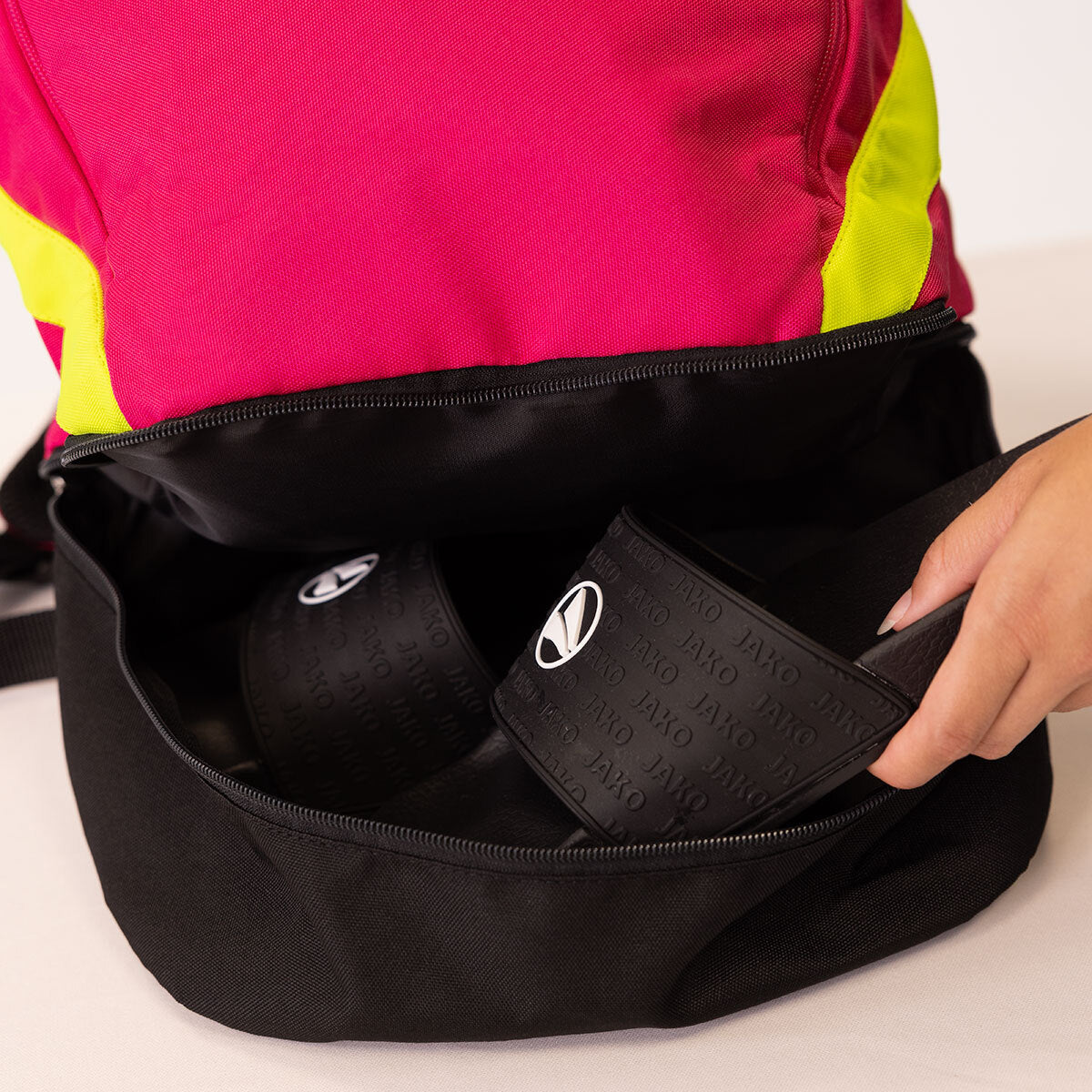 Rucsac Sport ICONIC cu Compartiment Ghete – Ghiozdan Fotbal & Antrenament | JAKO Romania