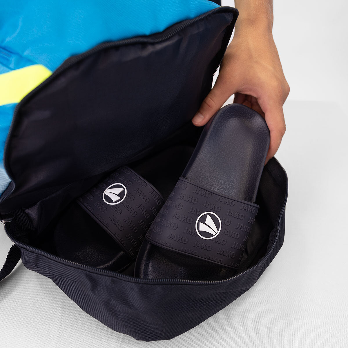 Rucsac Sport ICONIC cu Compartiment Ghete – Ghiozdan Fotbal & Antrenament | JAKO Romania